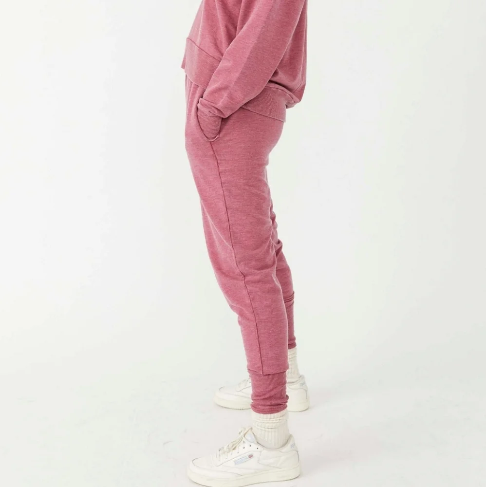 Free People Dusty Rose V-Neck Pullover & High waisted joggers. Small